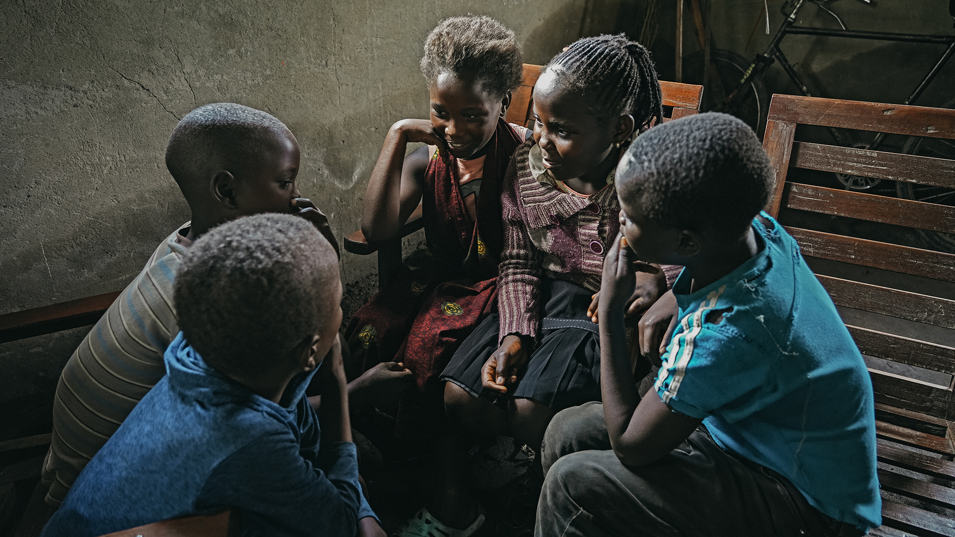 CD_Gertrude_s family sitting together and talking 1 2022_0006643 1920×1080
